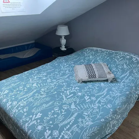 Proche Aeroport بوغينايس