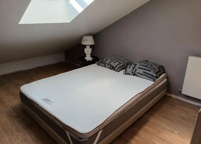 Proche Aeroport بوغينايس